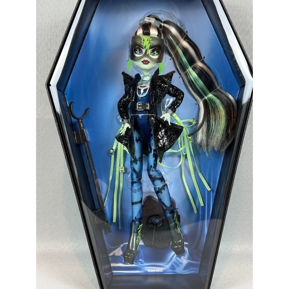 Frankie Stein Monster High Haunt Couture Midnight Runway Doll 2023 Sealed NIB - Picture 2 of 7